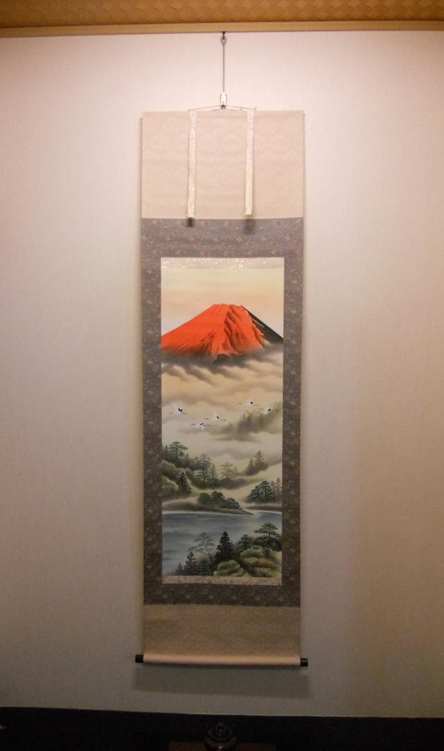 掛け軸 石田雪外 赤富士飛鶴 絹本 希少 軸装 茶道具 掛軸 美品 です。