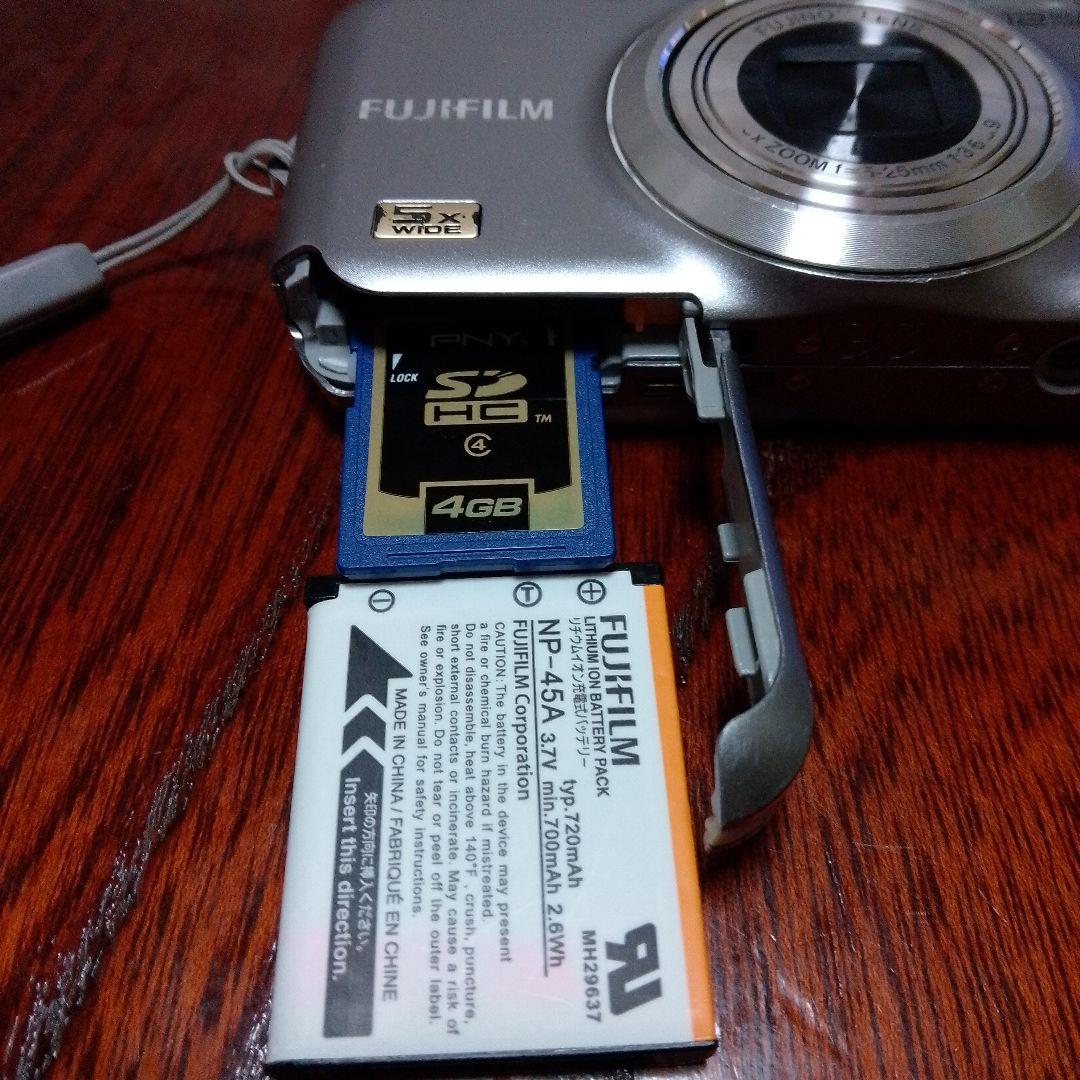 FUJIFILM FINEPIX JX200 本体と付属品