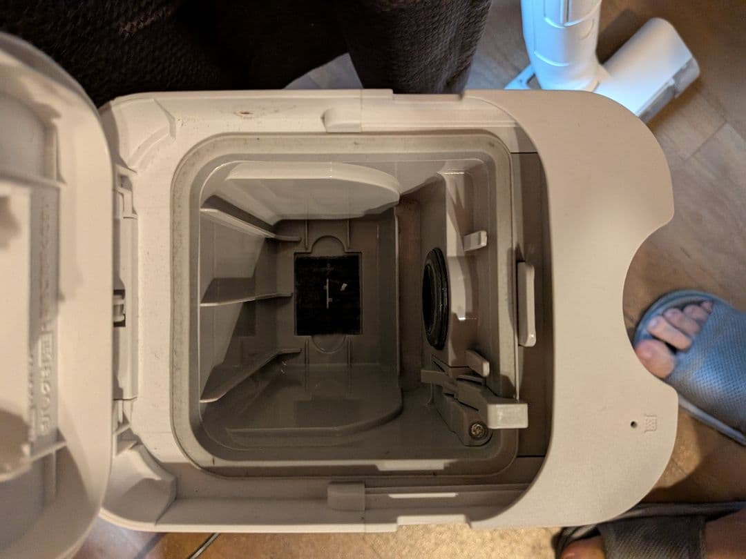 Panasonic MC-NS10K コードレス掃除機 2022年製