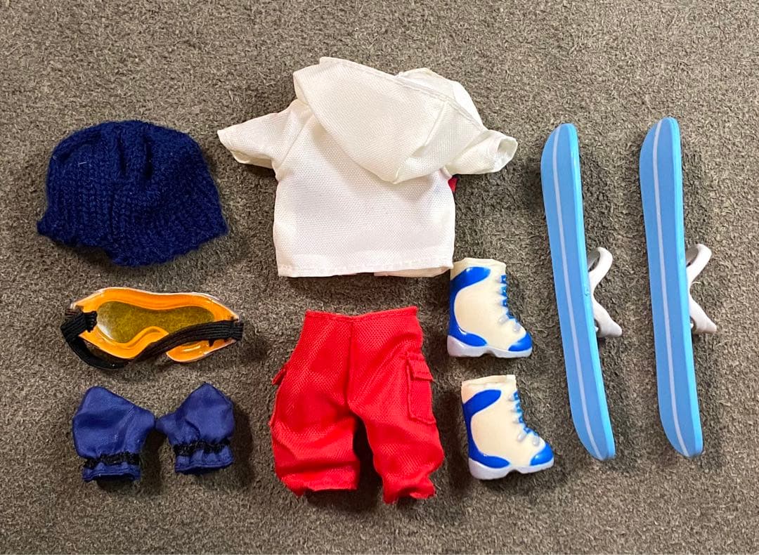 ハローキティ ドレスアップ コレクション マスコット 服 キャリーケース