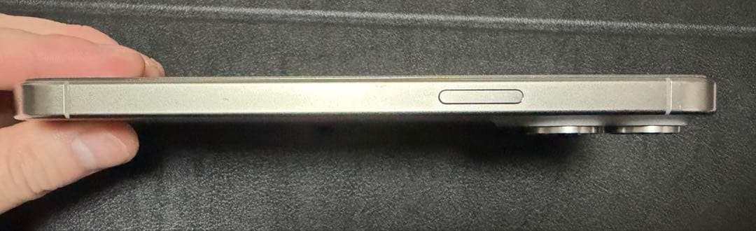 iPhone15pro max ジャンク（有線充電不可）