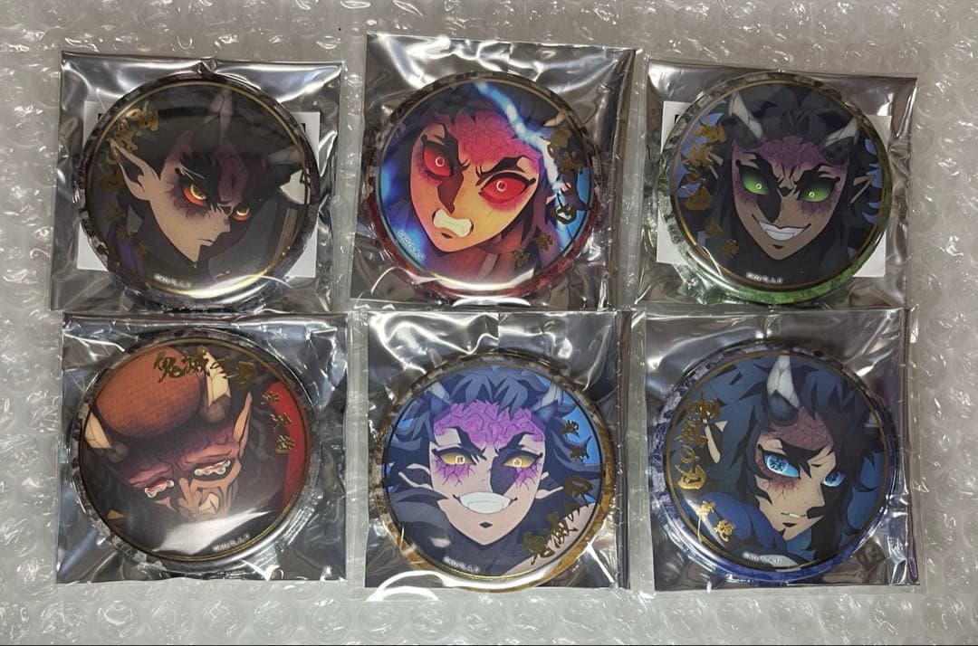 匿名取引 鬼滅の刃 刀鍛冶の里編 絵巻 箔押し缶バッジ 57mm 哀絶 半天狗