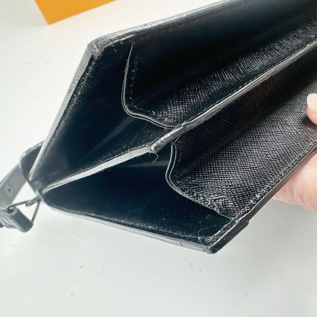 イヴサンローラン　ブラック　レザー　カサンドラロゴ　ワンショルダーバッグ　黒