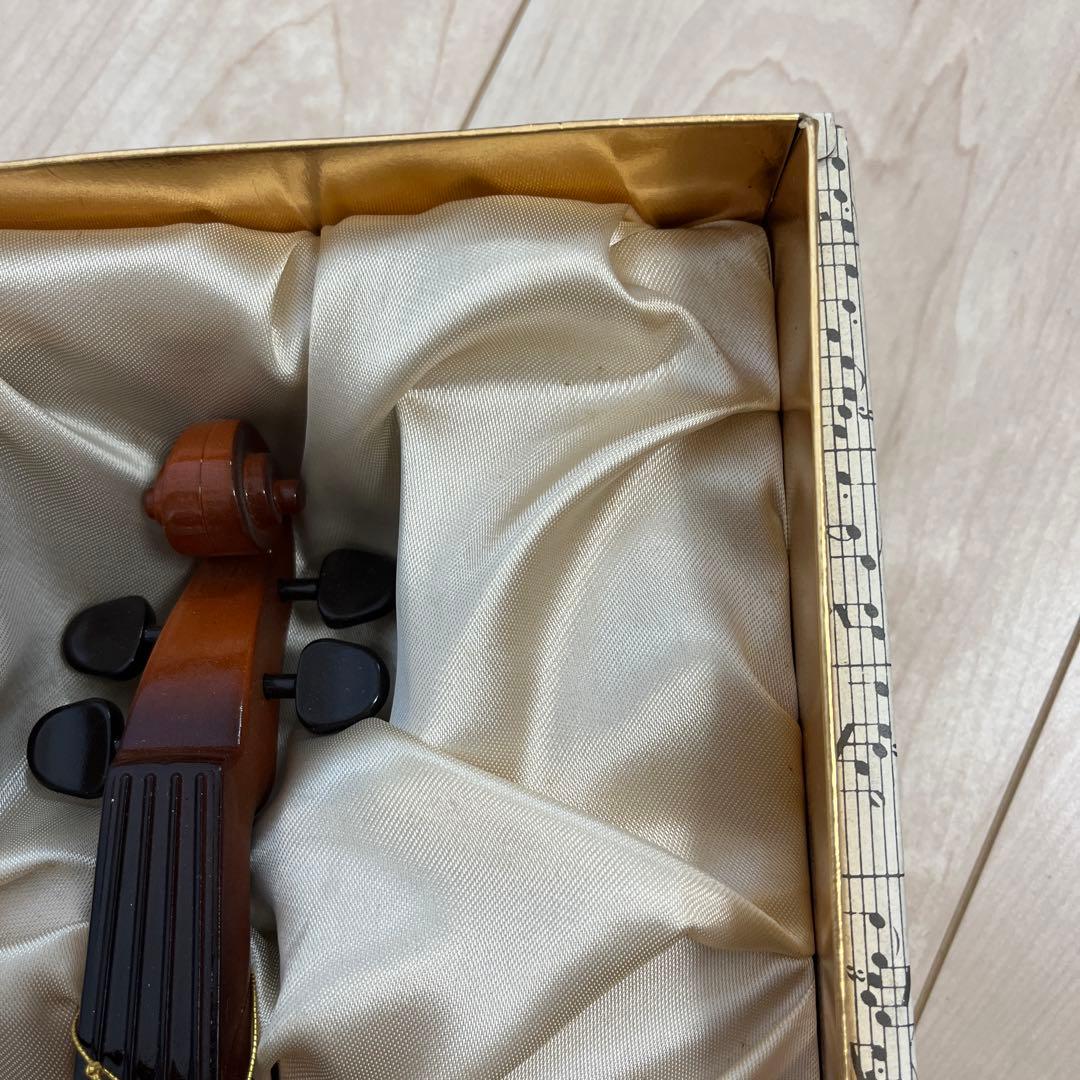 【新品未開封】サントリー　ウイスキーローヤル　バイオリン型ボトル　700ml