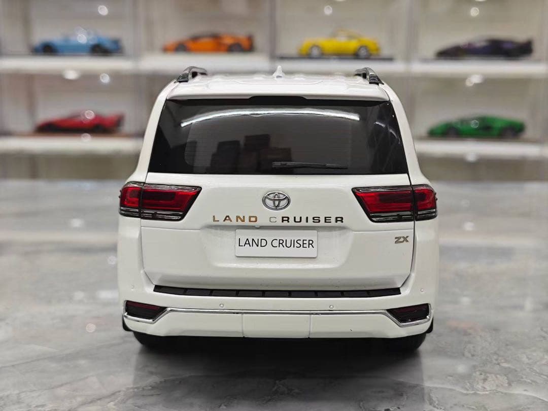 新発売 LCD 1/18 トヨタ ランドクルーザー LC300 ZX ミニカー
