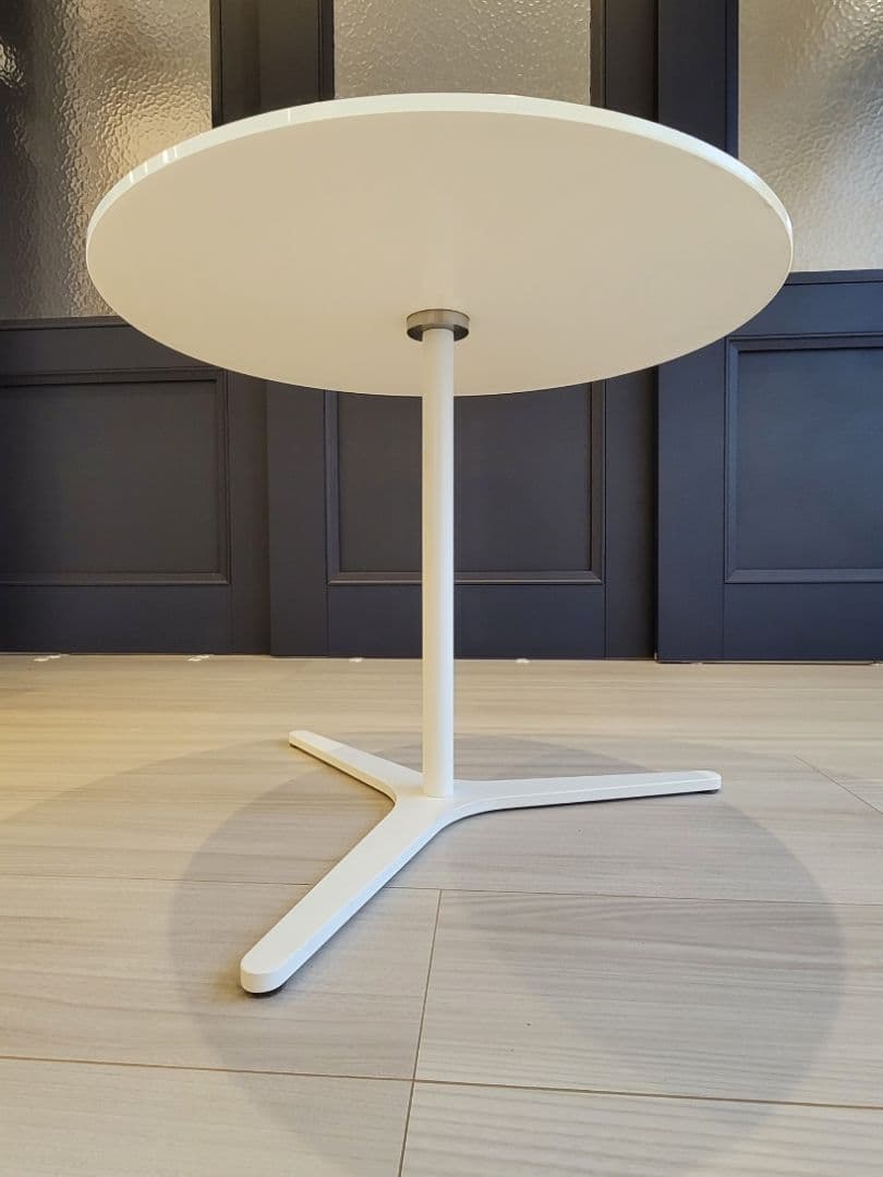 ホワイト円形ガラステーブル 三脚式 展示品 Q-2501IN40