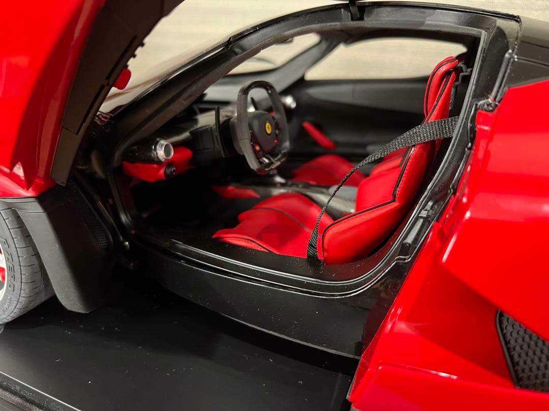 アシェットLaFerrari 1/8スケールモデル 赤