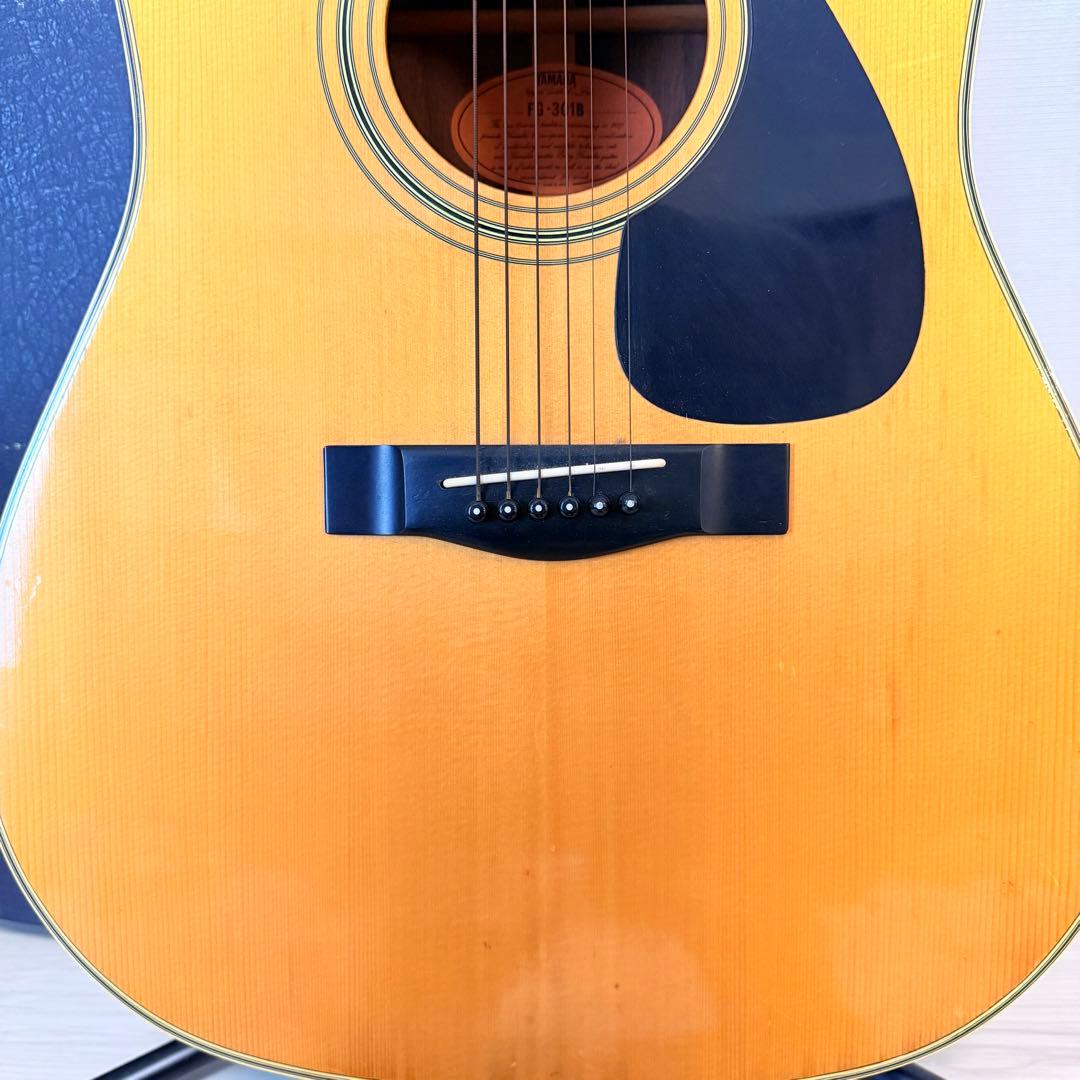 美品　YAMAHA FG-301B アコースティックギター ハードケース付