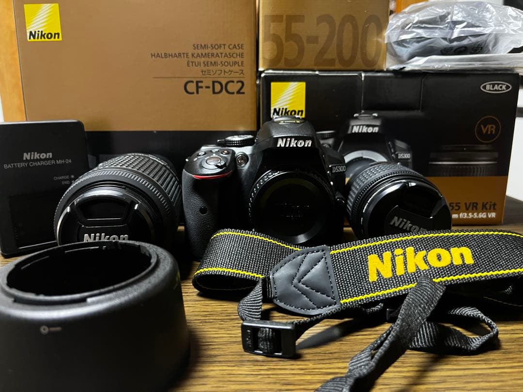 ズーさん　付属品充実超美品Nikon D5300ダブルレンズWi-Fi接続