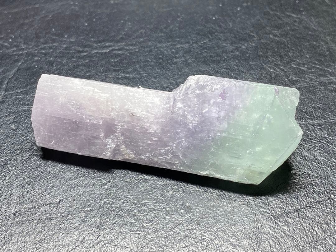 バイカラー　ヒデナイト　(クンツァイト) 36g