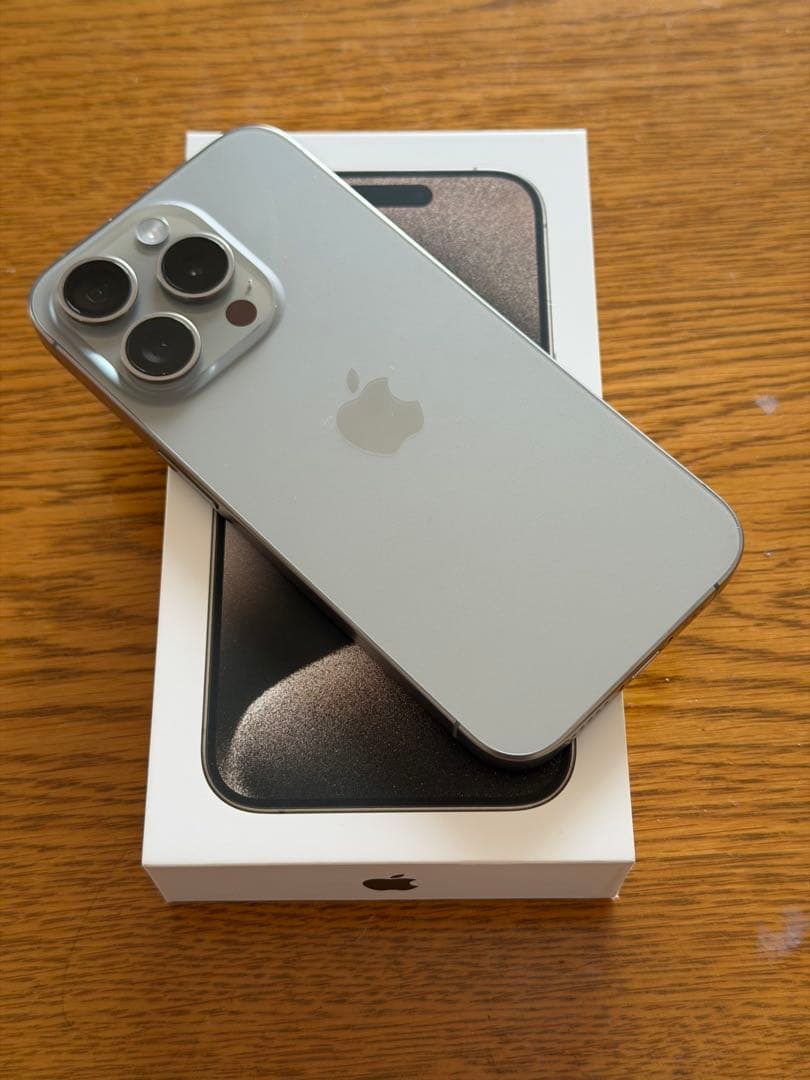 iPhone15 Pro/ナチョナルチタニウム/256GB