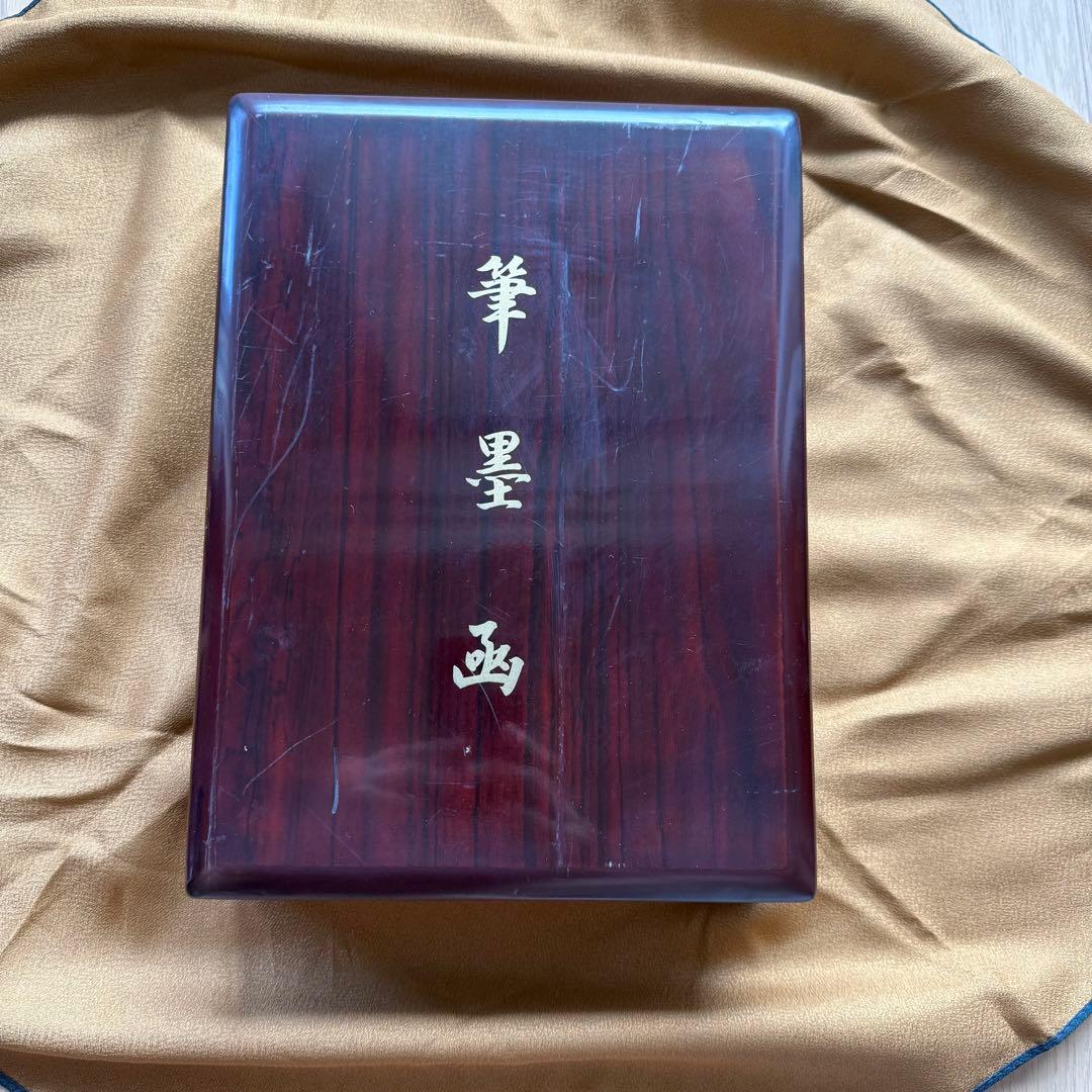 ドラゴン彫刻の硯・文鎮など一式