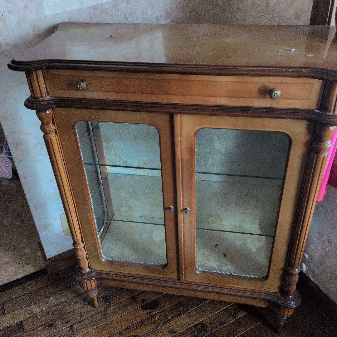 木製キャビネット ガラス扉付き