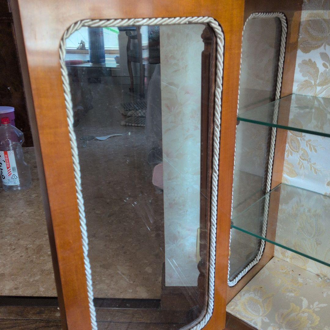 木製キャビネット ガラス扉付き