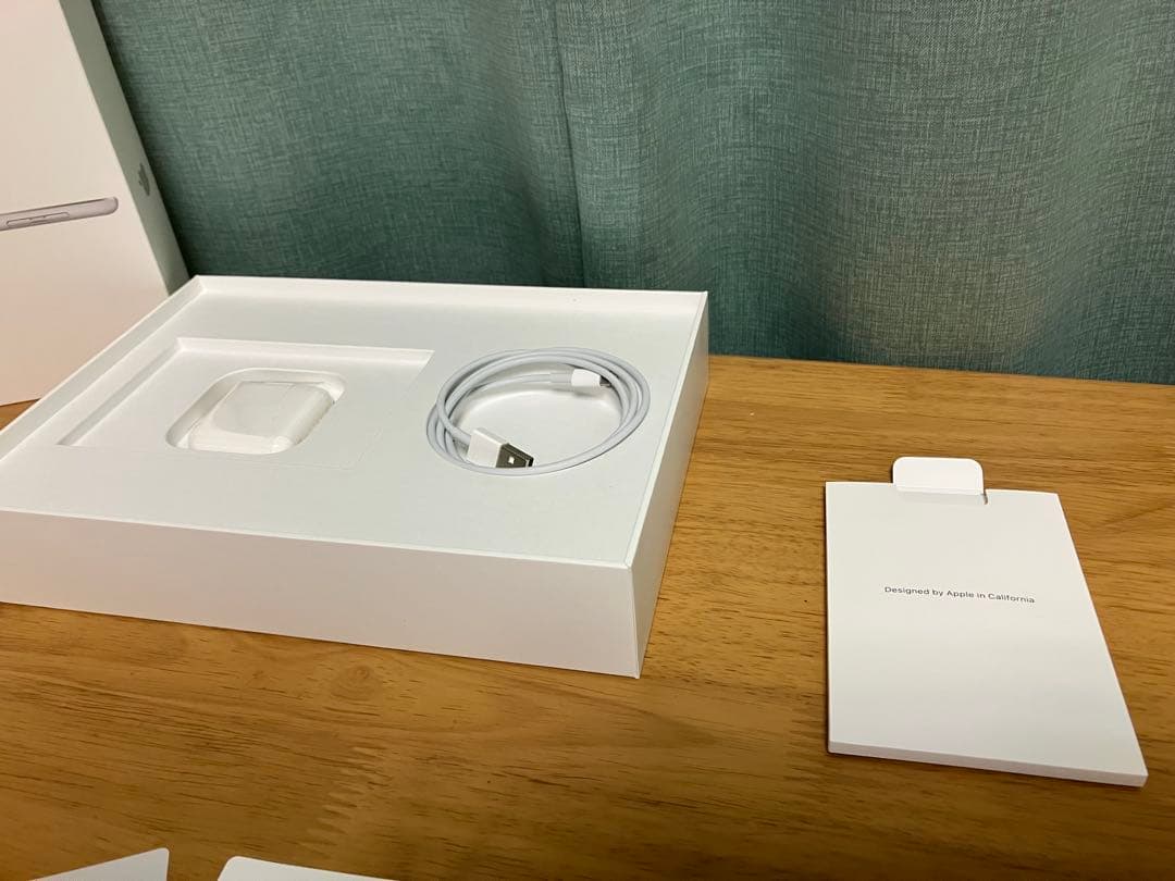 【美品】第6世代　iPad シルバー　Wi-Fi 32GB シートシール付