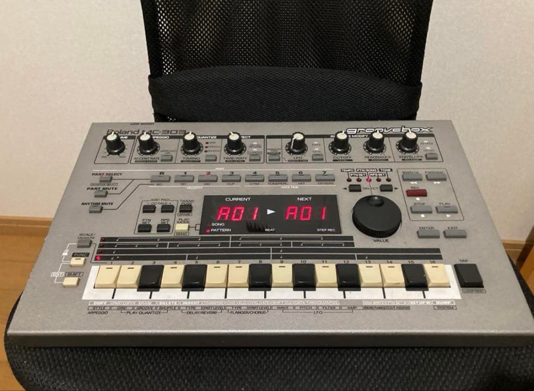 最終値下げ　Roland MC-303 シンセサイザー