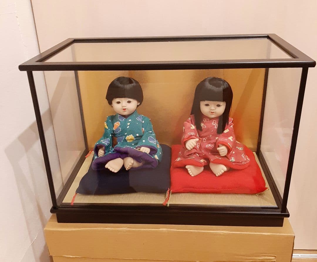 童人形　男の子　女の子　ガラスケース付き　お座り抱き人形　日本人形
