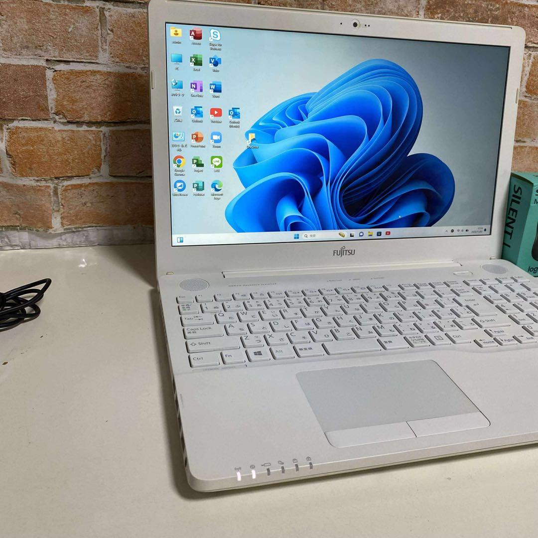 美品　富士通ノート PC Core i3 SSD高速起動　オフィス2024年付き