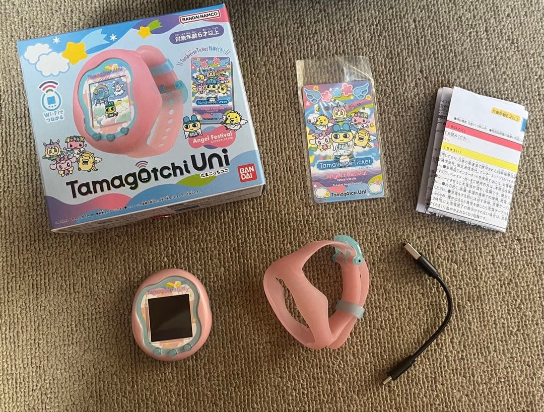 Tamagotchi Uni エンジェル 本体と付属品