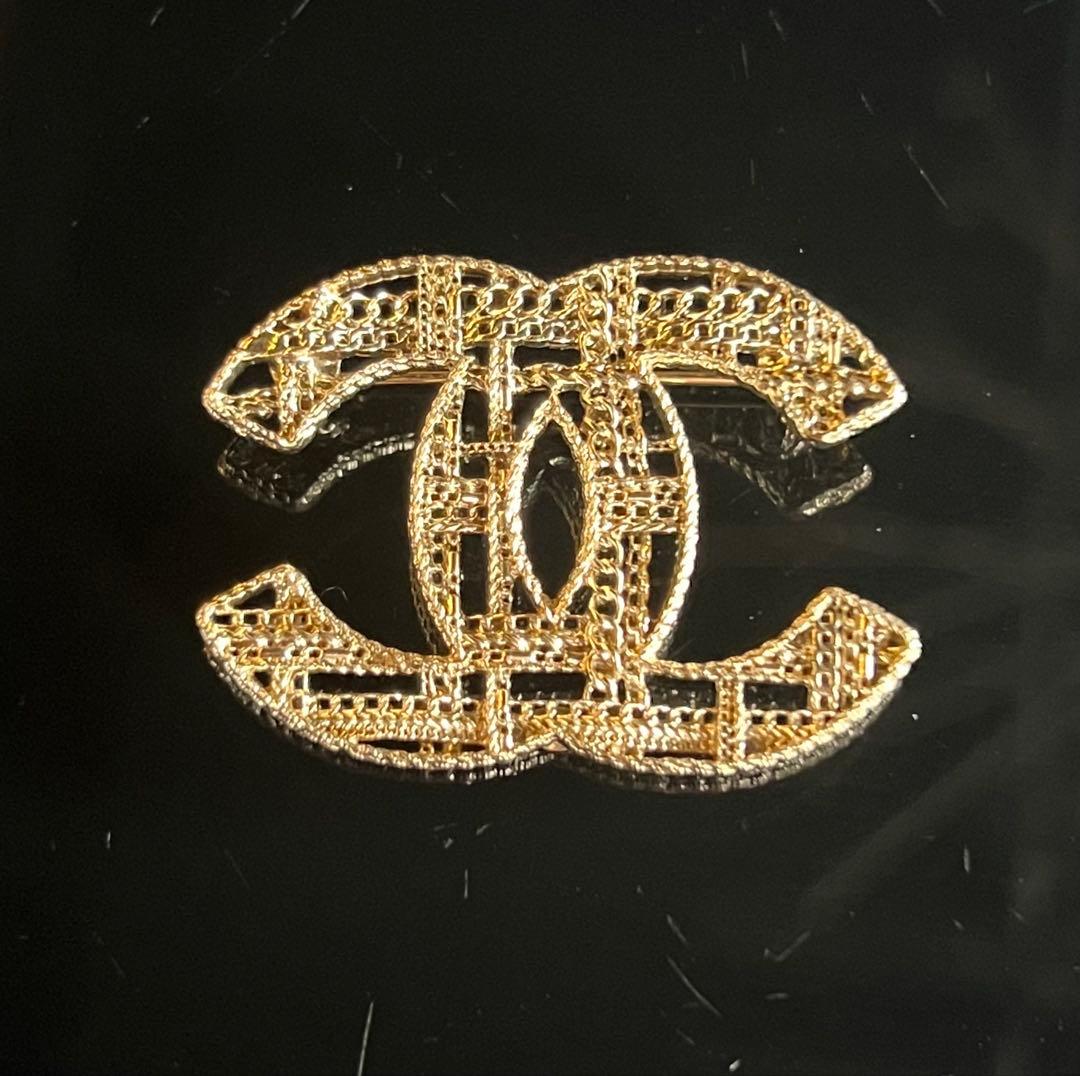 【鑑定済み】CHANEL ゴールド ロゴ ブローチ