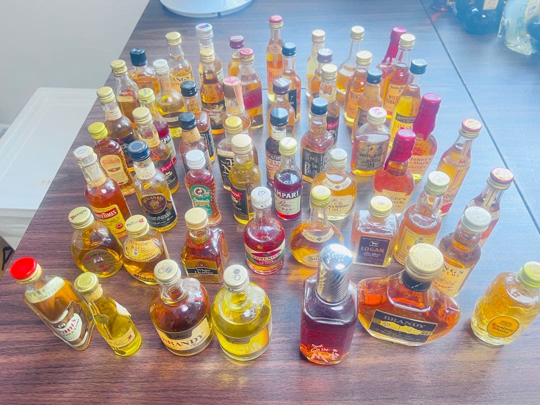 ー*う様 oo3古酒ミニボトルウイスキー、ブランデー、リキュールなど 約200本