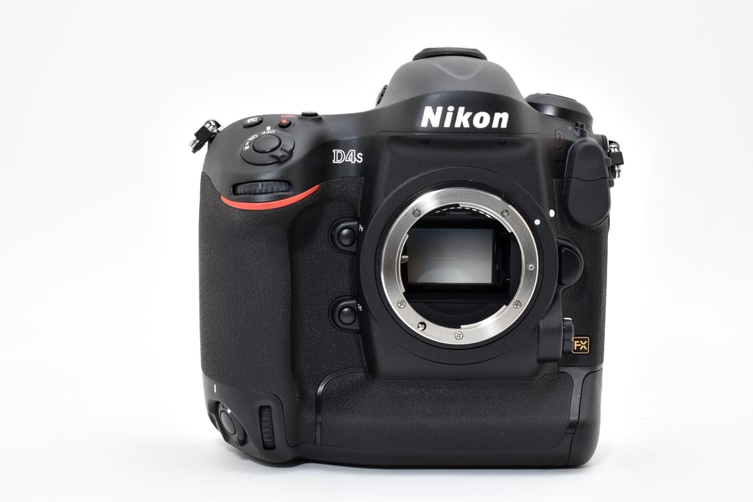 52ショットの■ほぼ新品■ Nikon ニコン D4s #C665