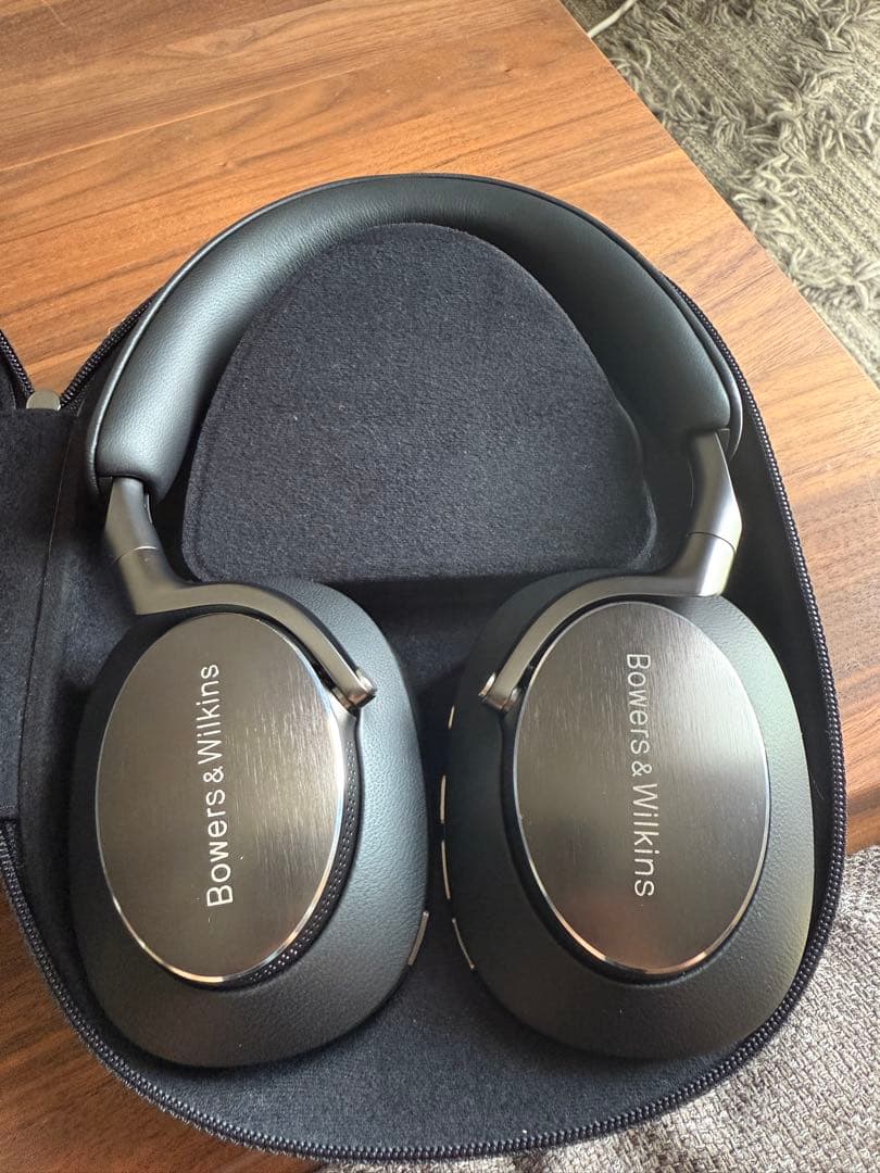 Bowers & Wilkins ワイヤレスヘッドホン　Px8