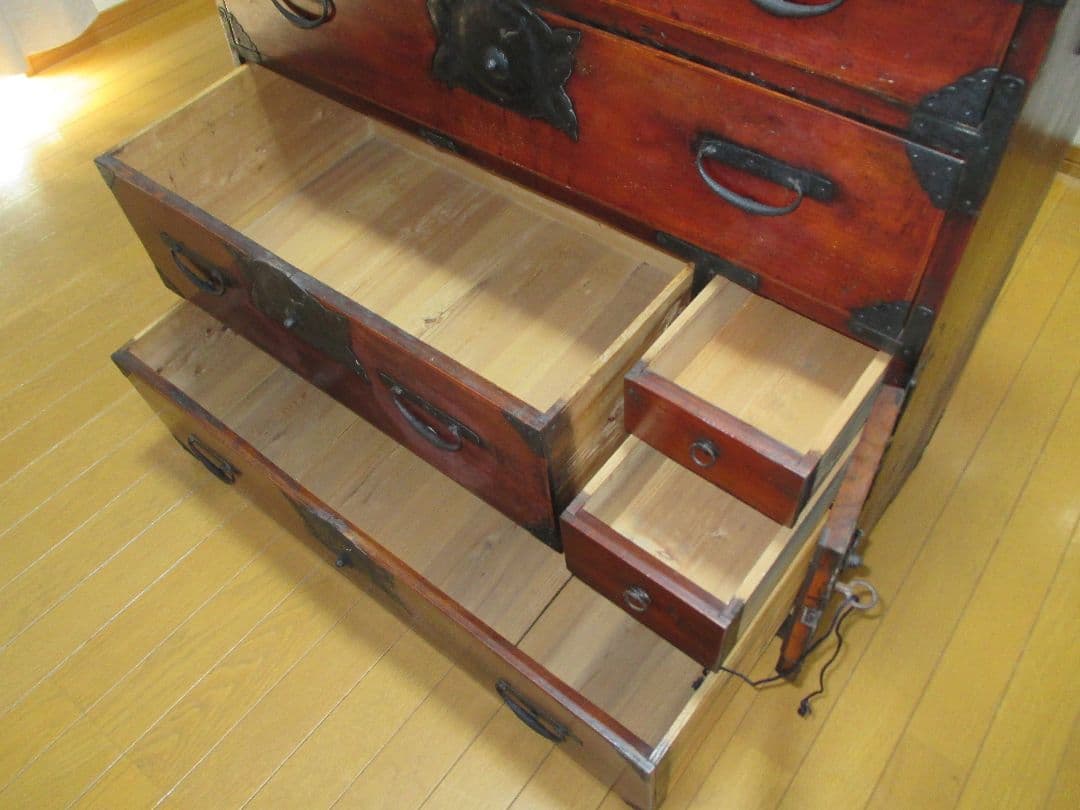 木製アンティーク箪笥