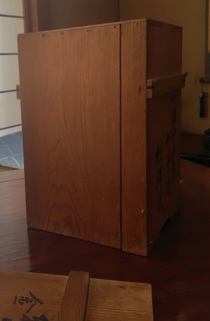 金縁漆器 輪島4段重箱 花と蝶の装飾