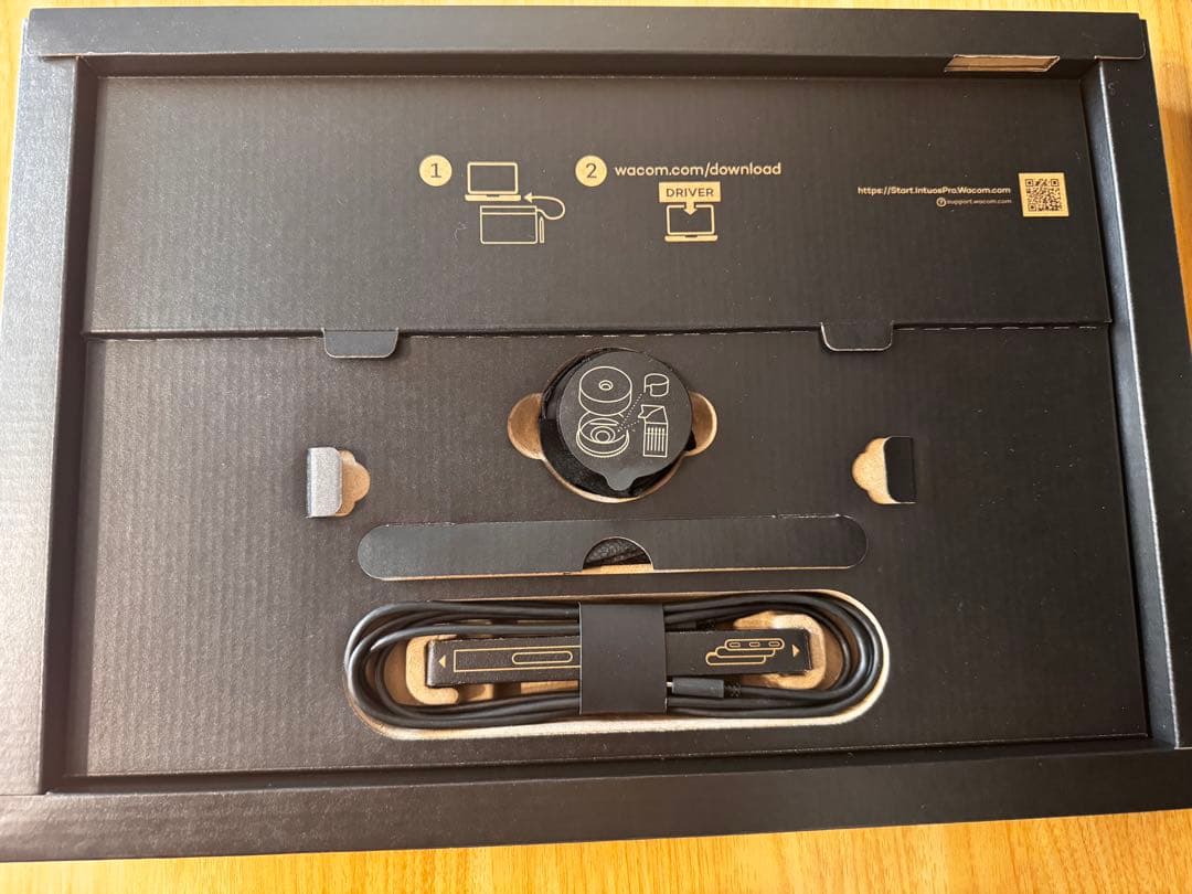 液タブ・ペンタブ Wacom Intuos Pro 2025 Large PTK870K0C