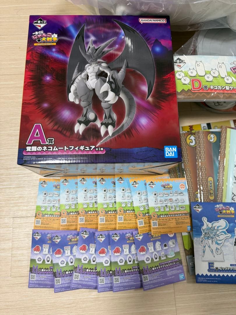 にゃんこ大戦争一番くじ　A賞　覚醒のネコムートフィギュアなど