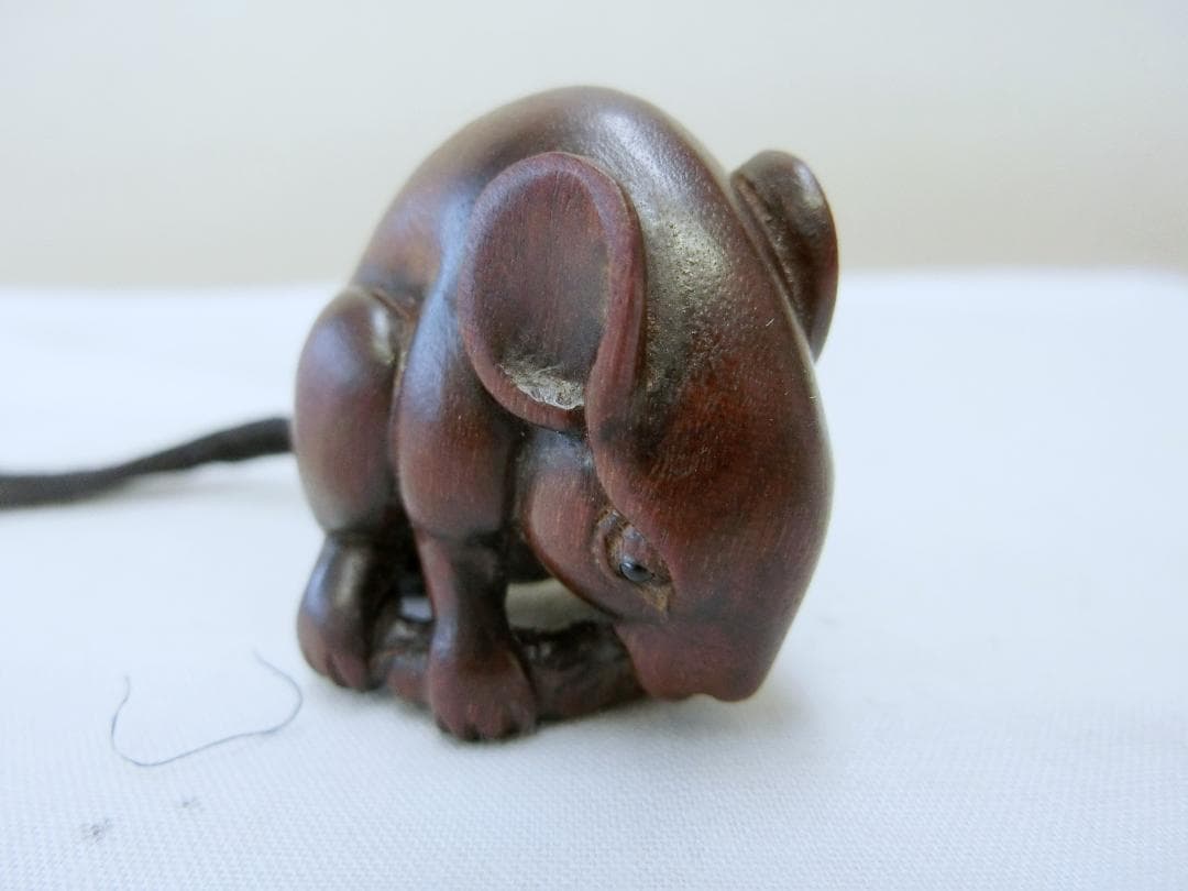 日本の美術工芸品！【根付　木製　リス ネズミ　木彫・W・提げ物　骨董古美術】収集