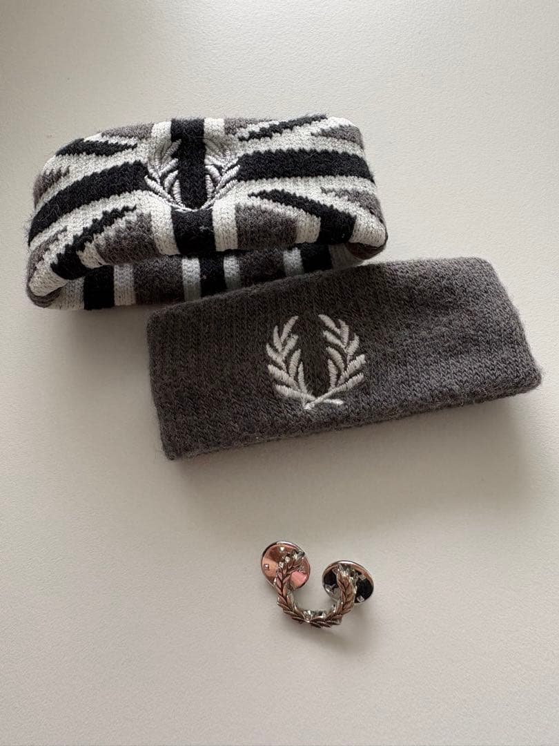 【即発送】fredperry フレッドペリーローレルピンバッジ&リストバンド