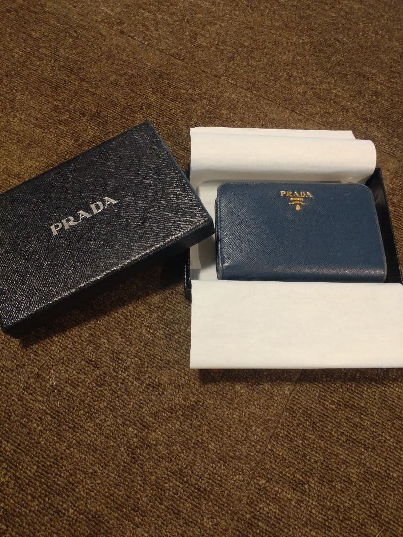 PRADA 二つ折り財布 青 レザー