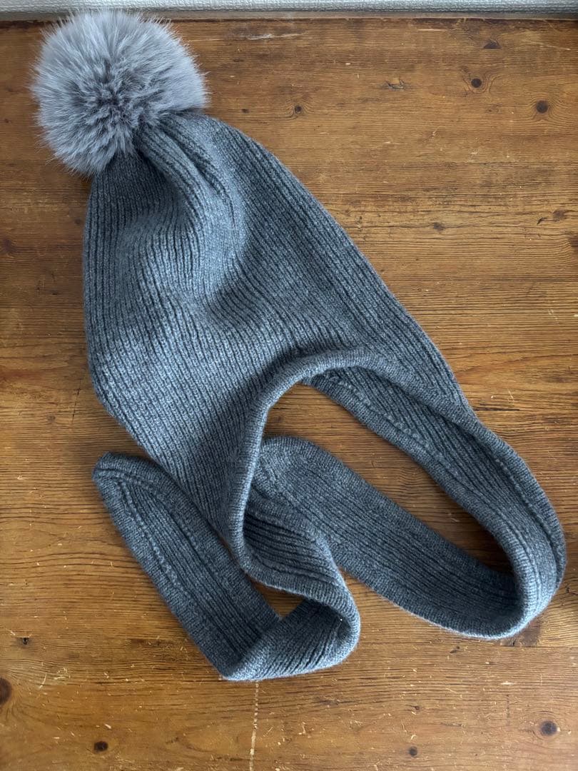 CELINE ポンポン付ニット帽