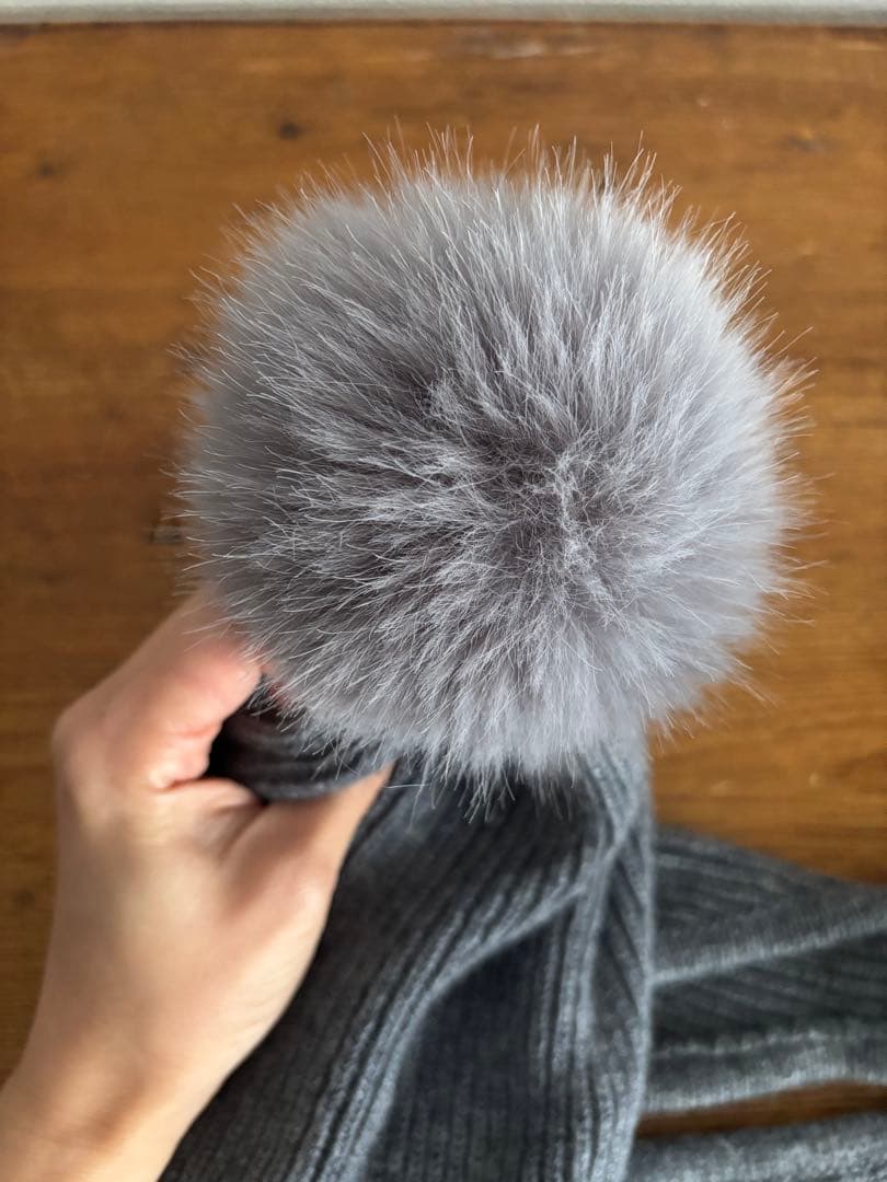 CELINE ポンポン付ニット帽