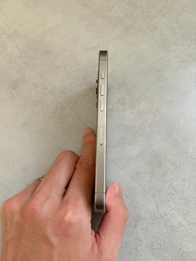 美品 iPhone 15 Pro ナチュラルチタニウム 256GB SIMフリー