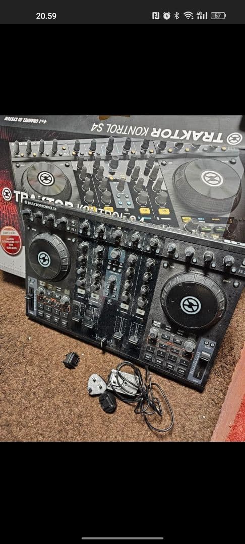 Traktor Kontrol S4 コントローラー