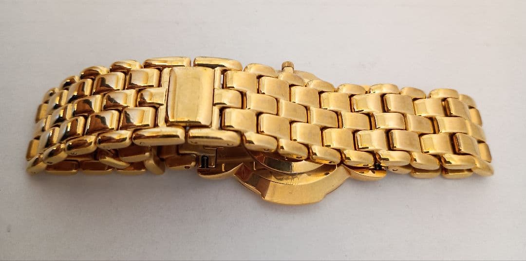 E*y様 GUCCI ゴールド アナログ腕時計