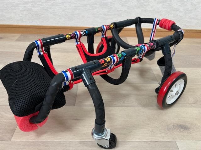 犬の車椅子、ミニュチワダックス用4輪車、犬用車椅子