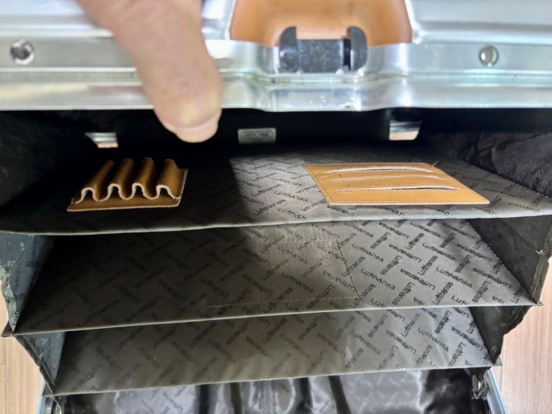 【希少 】リモワ トパーズ ビジネストローリー ルフトハンザ 747-8 アルミ