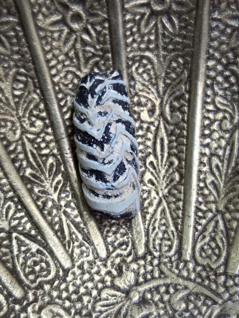 020蜻蛉玉　古いフェザー　黒と白のストライプ模様　！