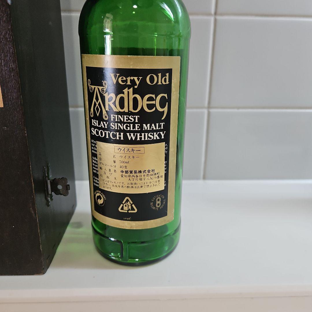 アードベックシングルモルト30年の空瓶です。