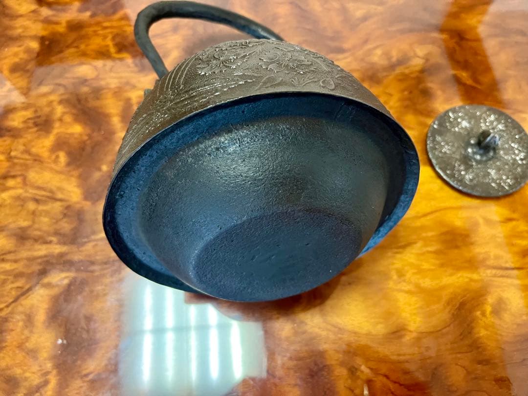 虎山工房　南部鉄器　鉄瓶　砂鉄　箱付き　取扱説明書付き　南部形　桜