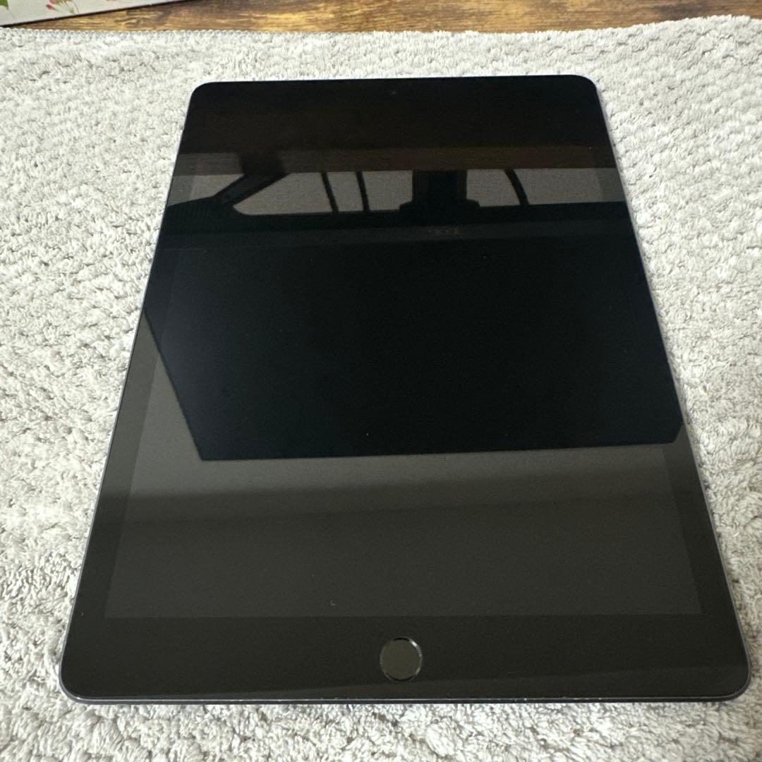 Apple iPad 無印　第8世代　スペースグレー