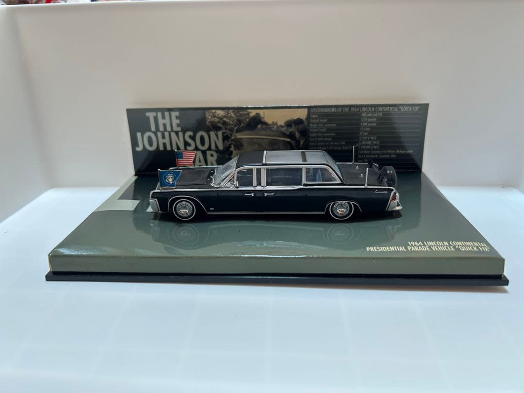 【ケース付き】リンカーン・コンチネンタル　1/43スケール　ミニカー