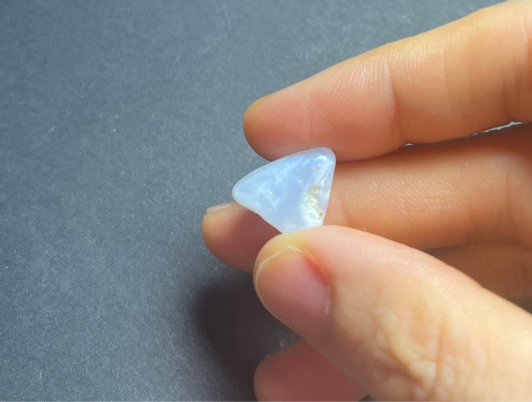 福井県産　天然ブルーカルセドニー　青めのう　国産鉱物　標本　原石