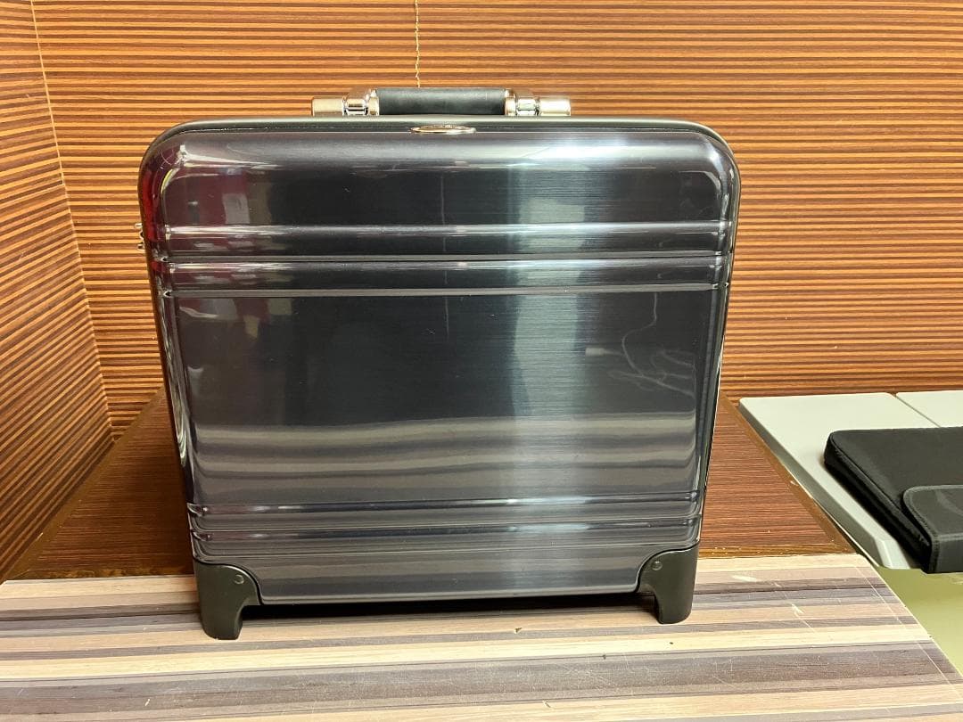 美品 ほぼ未使用 ゼロハリバートン 2輪 キャリーケース スーツケース　28L