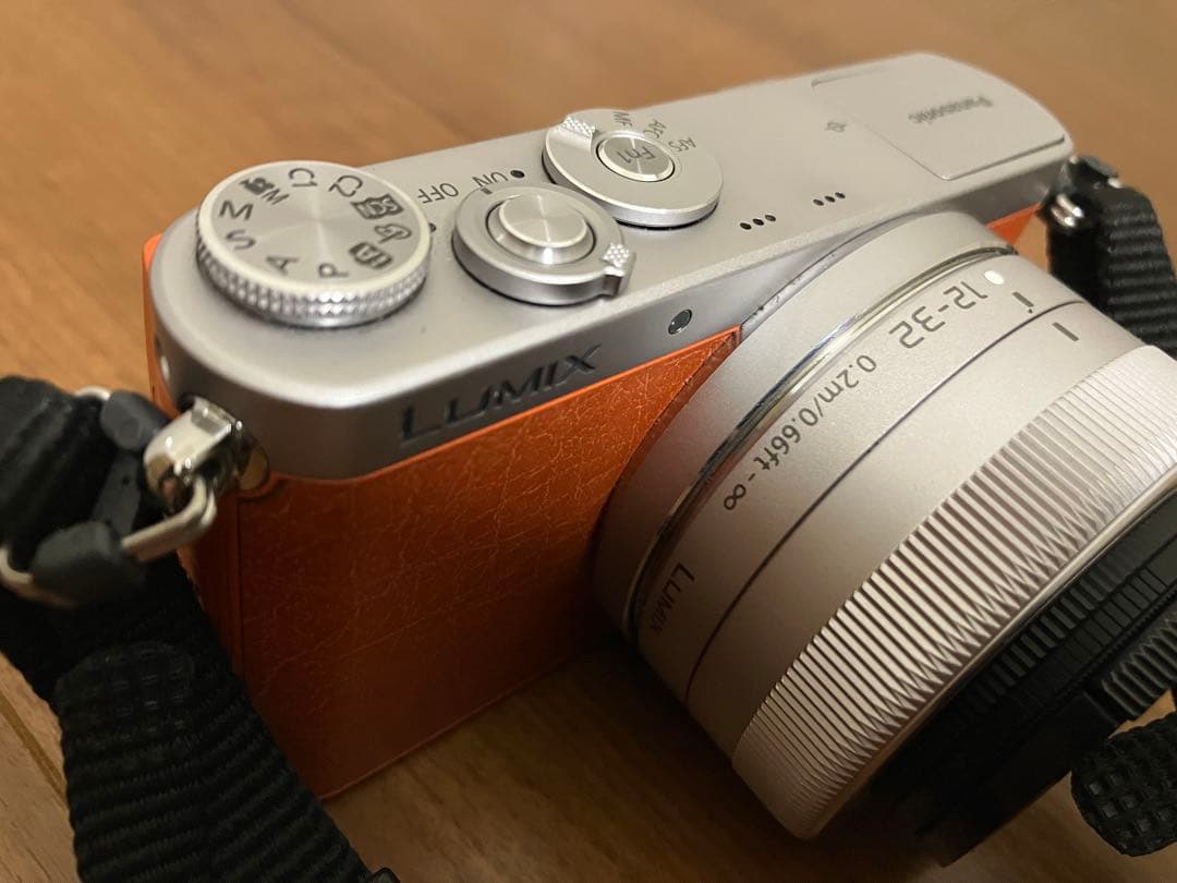 Panasonic LUMIX DMC-GM1K オレンジ+45mmレンズ付き