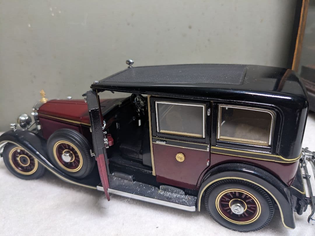 天皇陛下の旧御料車 1935型メルセデス・ベンツ770 菊紋付き ガラスケース付